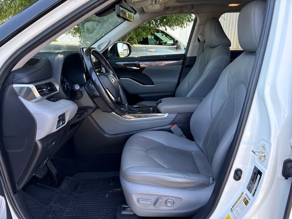 Used 2020 Toyota Highlander Platinum AWD/4WD image 12