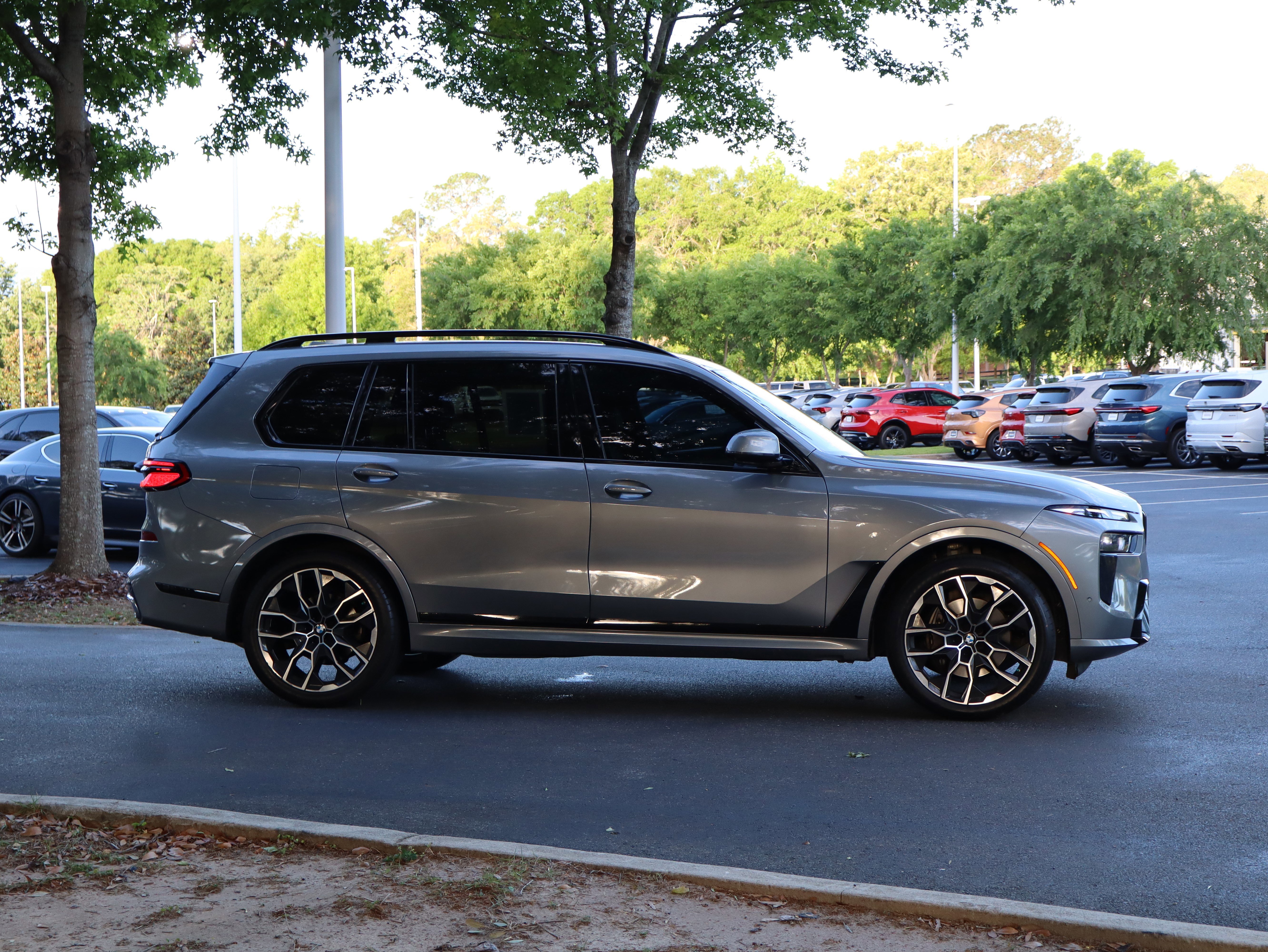 Used 2023 BMW X7 xDrive40i w/ Executive Package AWD/4WD image 12