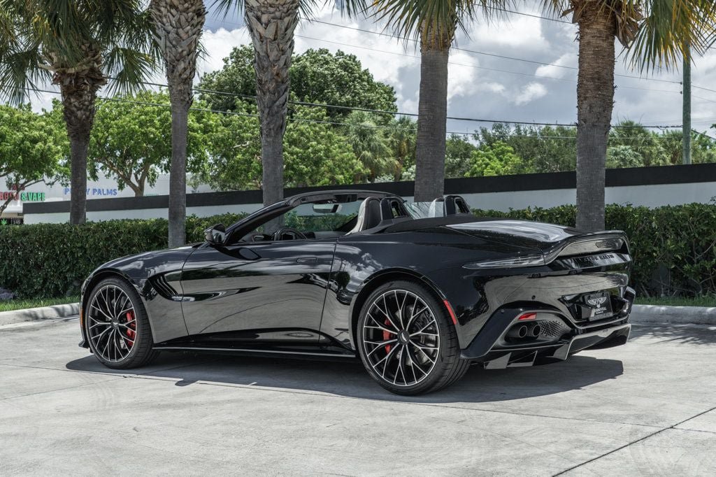 Used 2022 Aston Martin V8 Vantage Roadster RWD image 4
