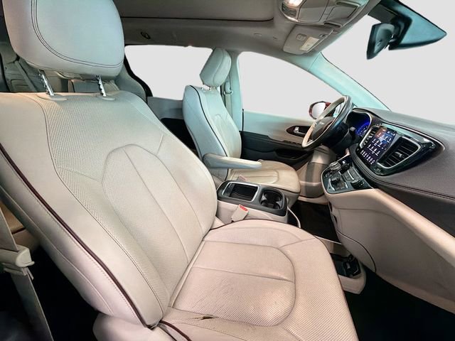 Used 2019 Chrysler Pacifica Limited image 26
