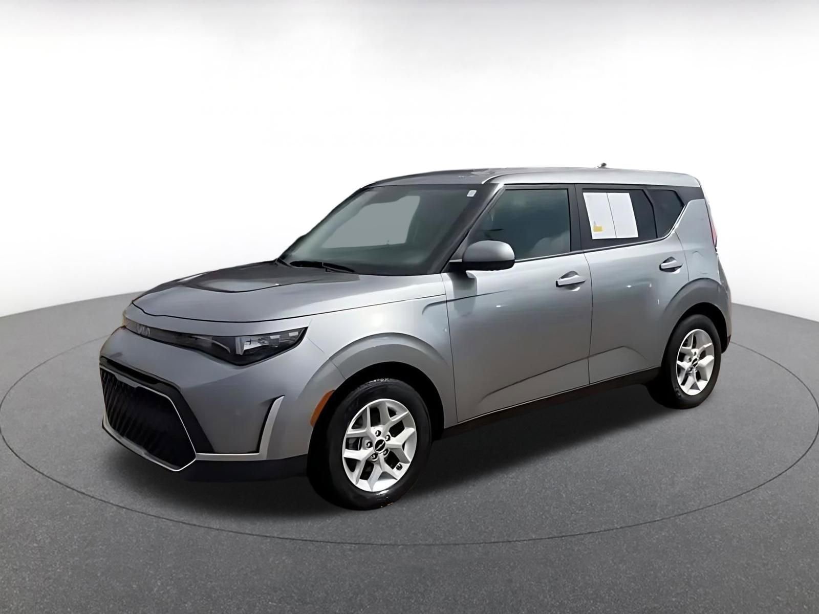 Used 2025 Kia Soul LX w/ LX Technology Package FWD image 7