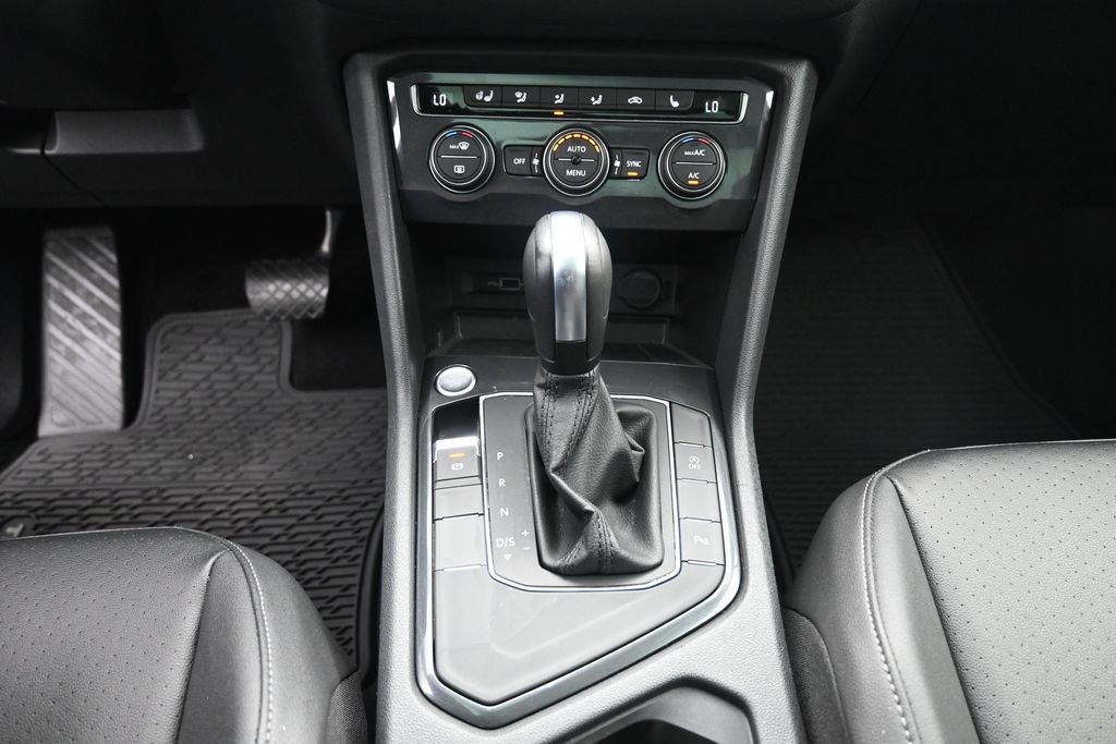 Used 2020 Volkswagen Tiguan SEL FWD image 13