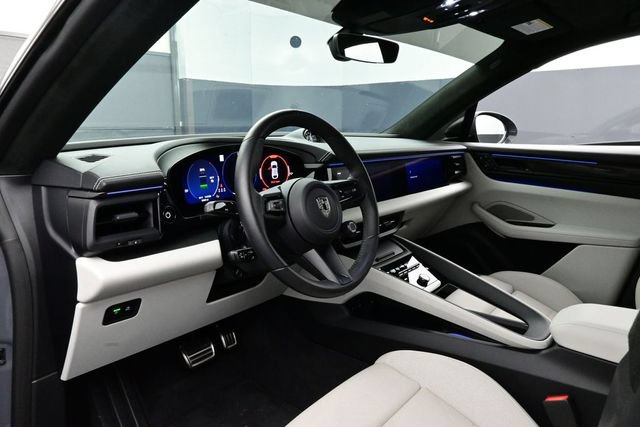 Certified 2025 Porsche Macan Turbo Electric AWD/4WD image 4
