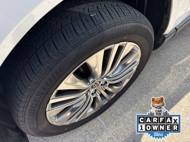 Used 2023 Toyota Venza XLE AWD/4WD image 2