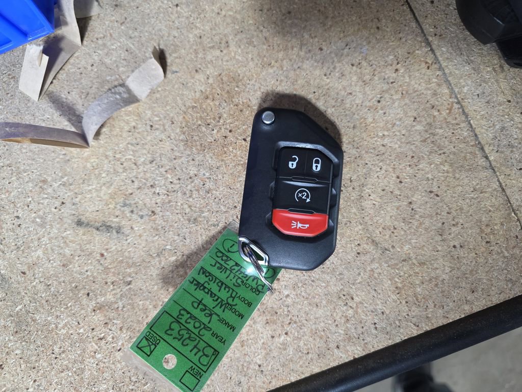 Used 2023 Jeep Wrangler Unlimited Rubicon w/ Xtreme Recon 35" Tire Package image 33