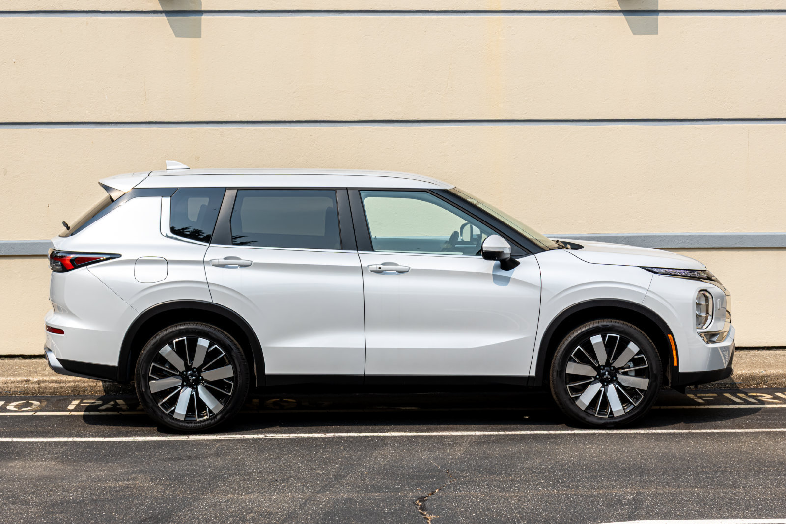 New 2026 Mitsubishi Outlander SE AWD/4WD image 10