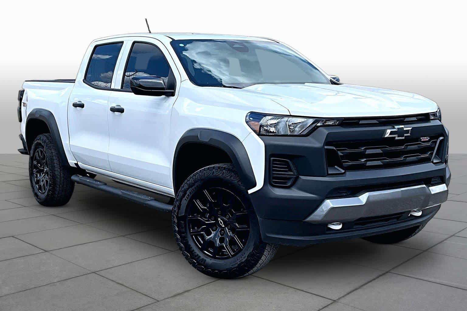 Used 2024 Chevrolet Colorado Trail Boss w/ Advanced Trailering Package AWD/4WD image 3