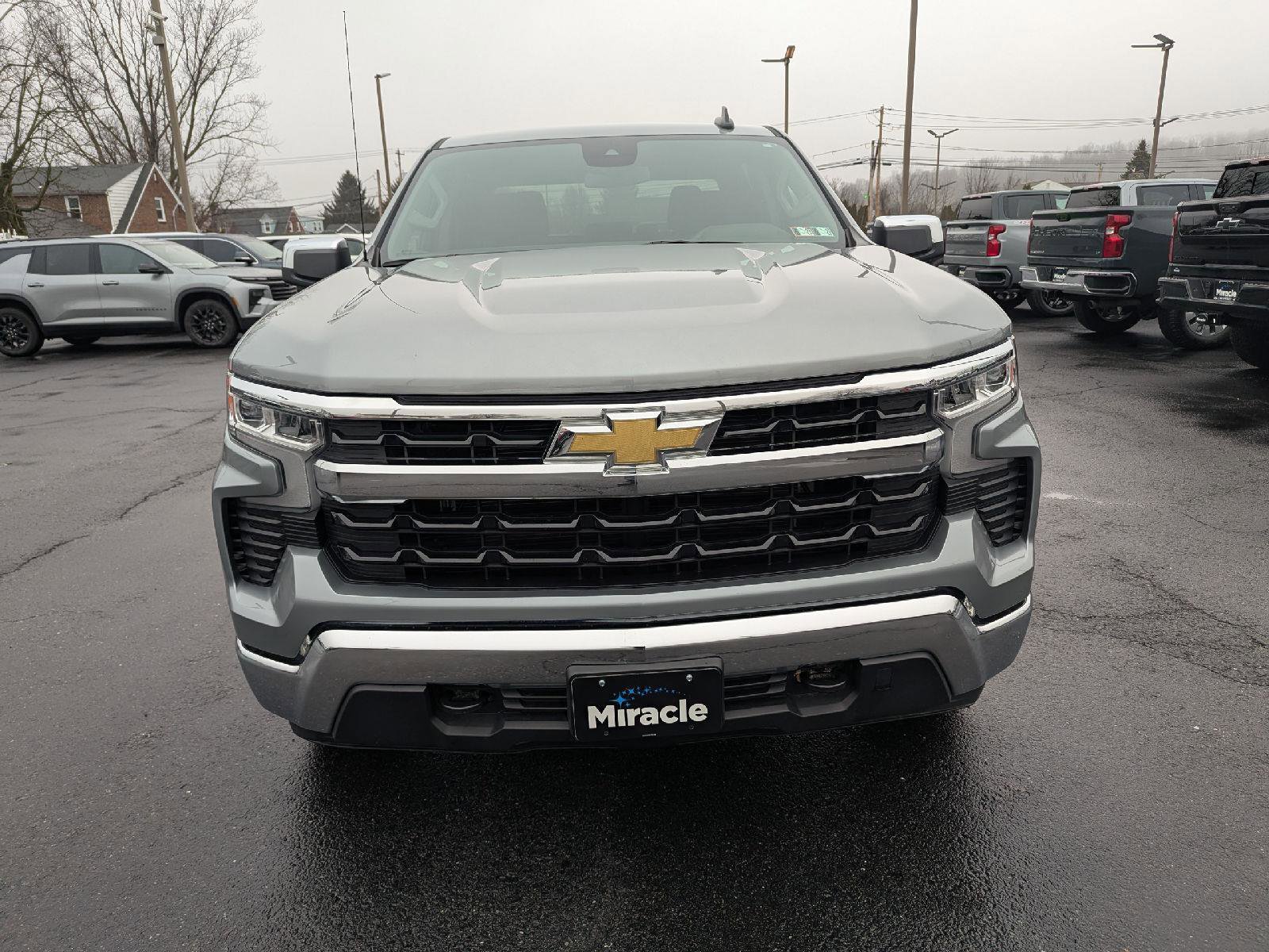 Used 2025 Chevrolet Silverado 1500 LT image 2