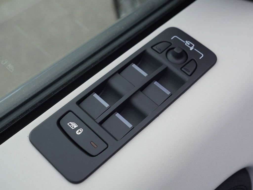Used 2023 Land Rover Discovery Sport SE AWD/4WD image 8