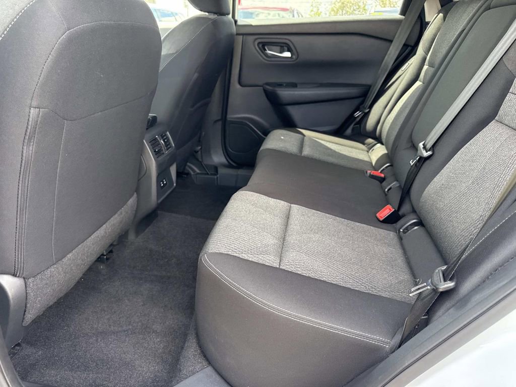 Certified 2024 Nissan Rogue SV FWD image 15
