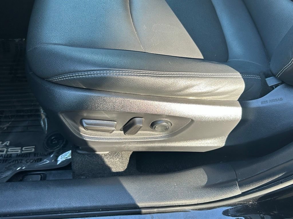 Used 2022 Toyota Corolla Cross XLE FWD image 16