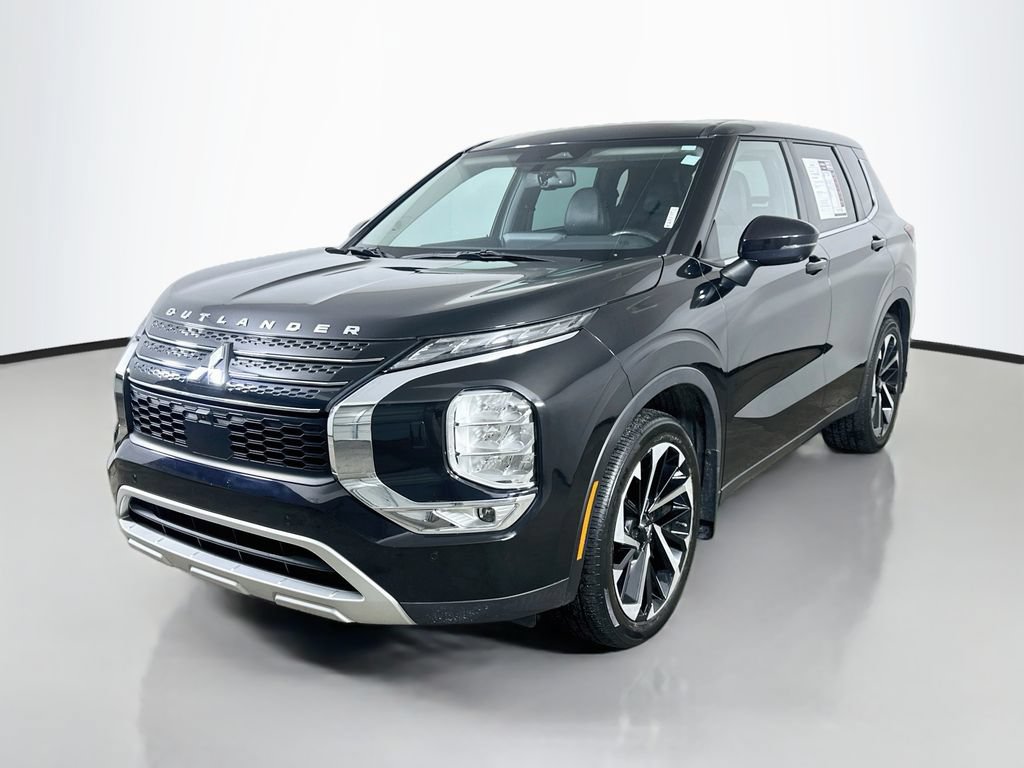 Used 2023 Mitsubishi Outlander SE AWD/4WD image 3