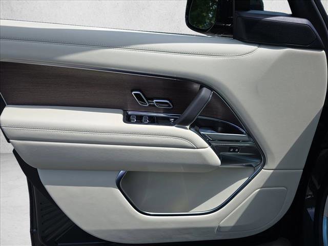New 2025 Land Rover Range Rover Long Wheelbase SE image 27