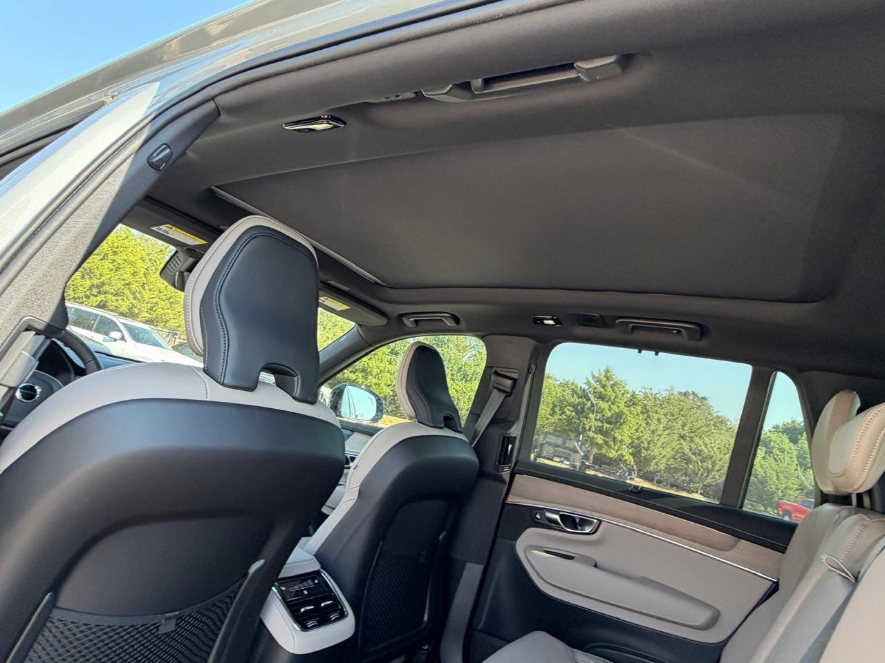 New 2026 Volvo XC90 B6 Plus w/ Protection Package Premier AWD/4WD image 22