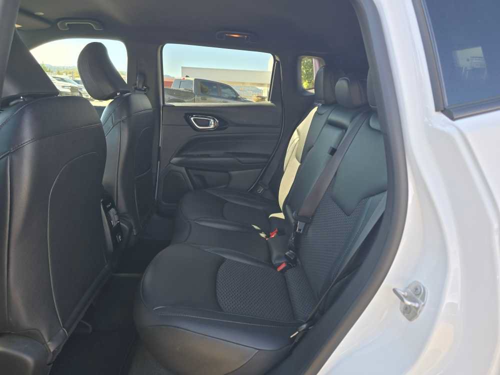 Used 2025 Jeep Compass Latitude w/ Altitude Special Edition AWD/4WD image 16