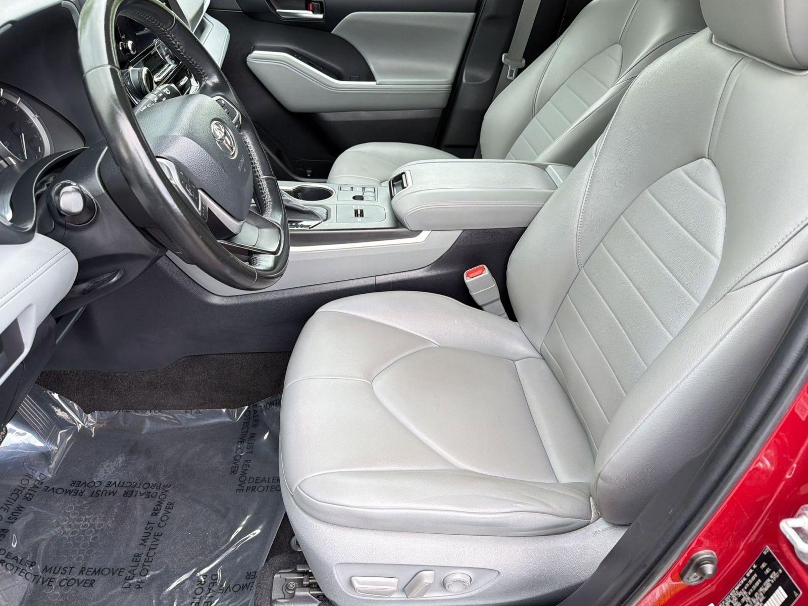Used 2023 Toyota Highlander XLE FWD image 5