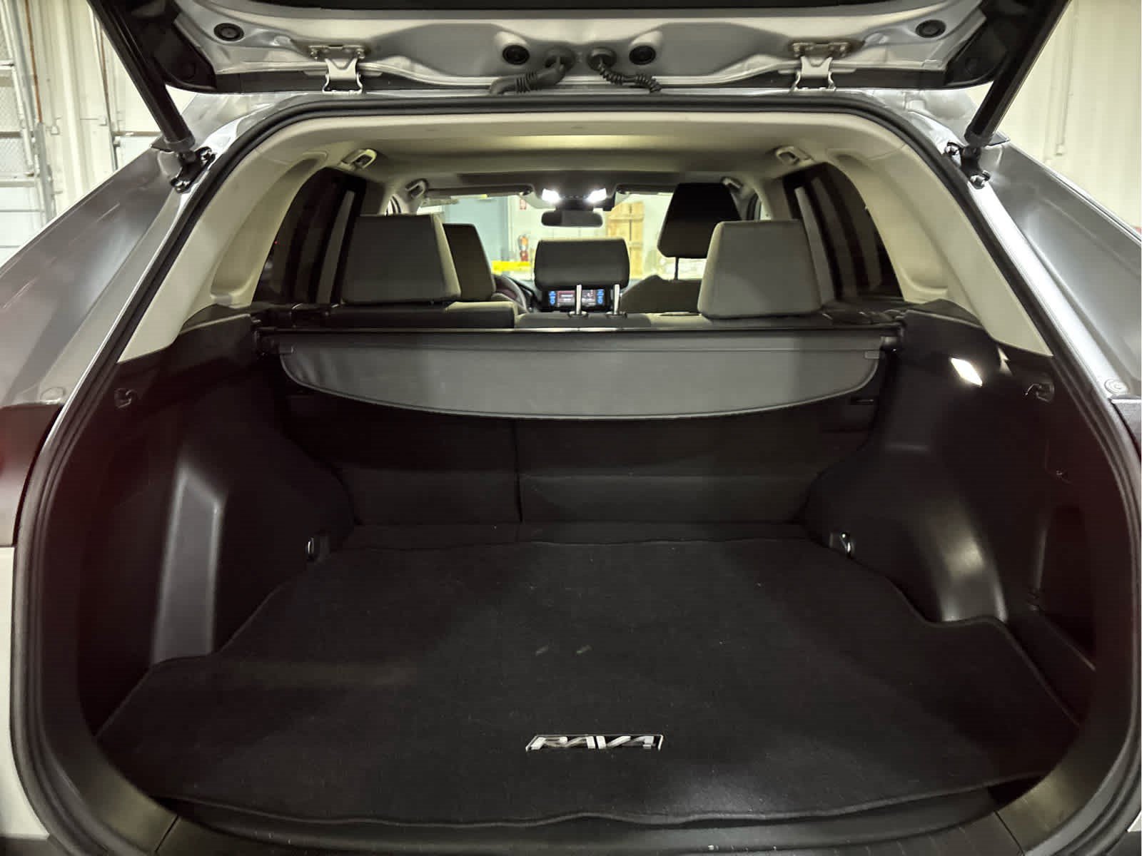 Used 2022 Toyota RAV4 XLE w/ Convenience Package AWD/4WD image 7