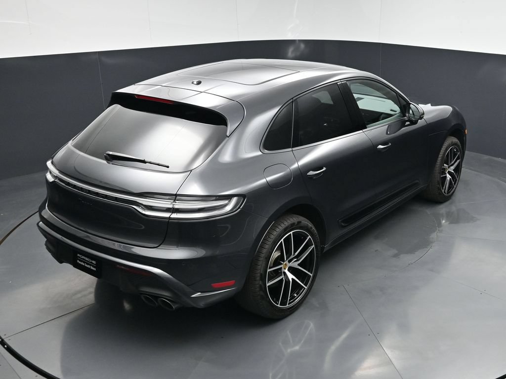 Certified 2025 Porsche Macan AWD/4WD image 20