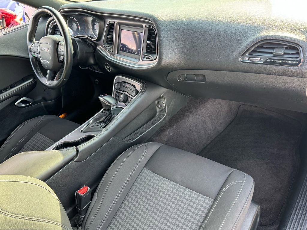 Used 2019 Dodge Challenger SXT image 19