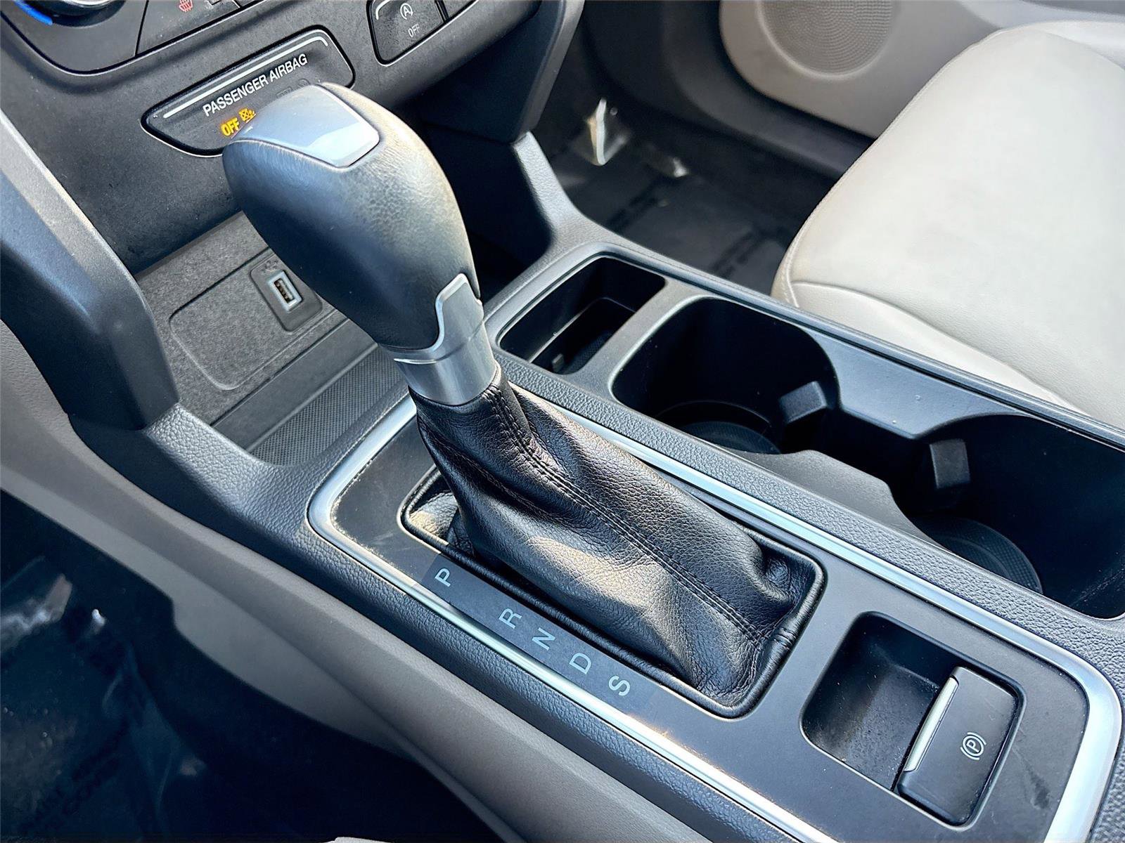 Used 2017 Ford Escape SE w/ SE Leather Comfort Package image 16