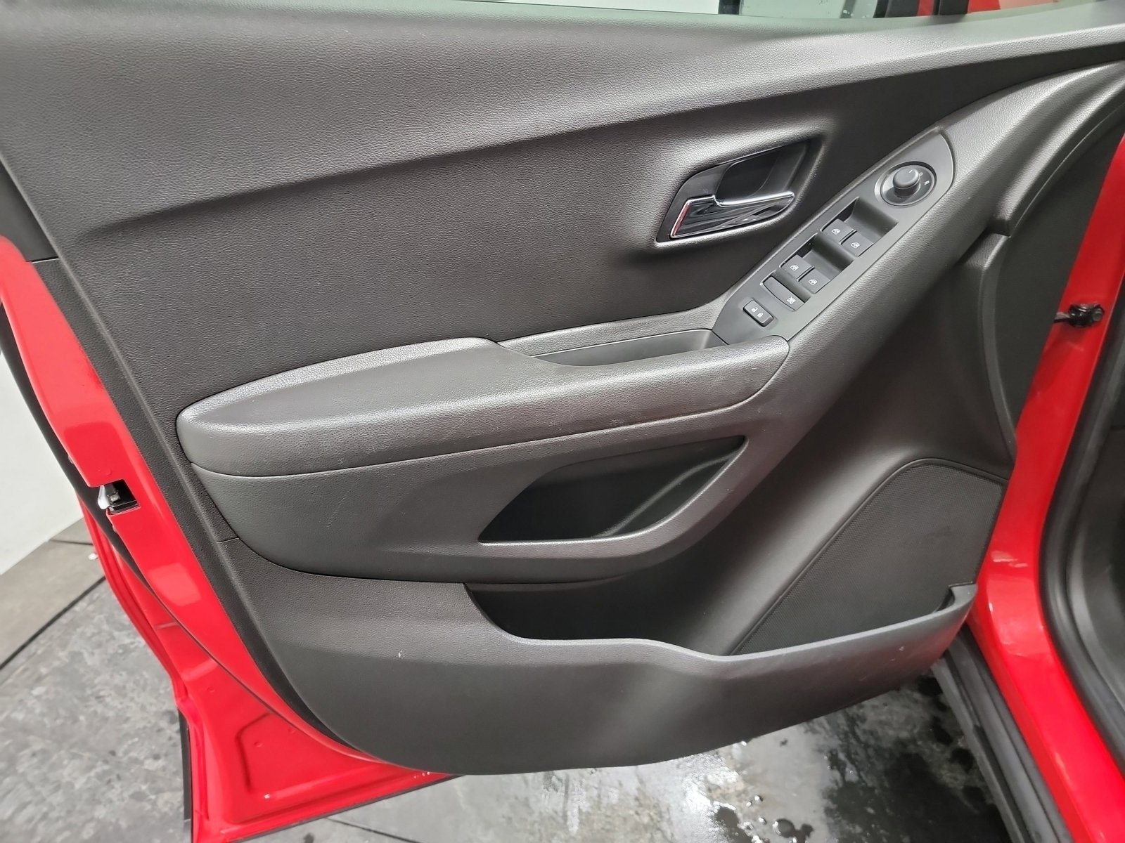 Used 2020 Chevrolet Trax LT w/ Driver Confidence Package image 13