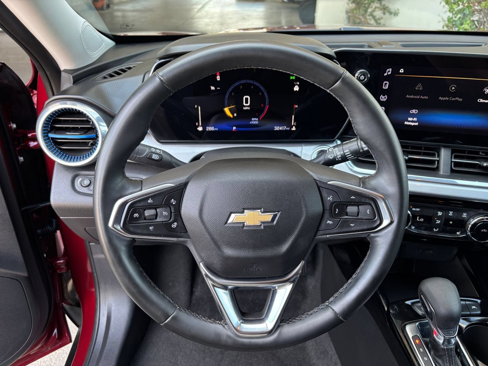 Used 2025 Chevrolet Trax LT w/ LT Convenience Package FWD image 27