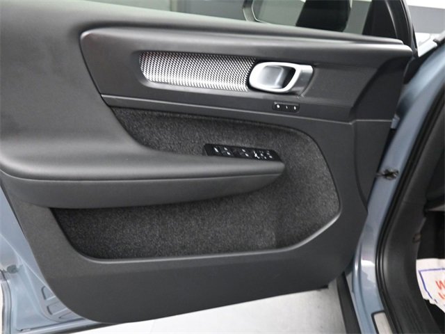 Used 2022 Volvo XC40 P8 Recharge Plus image 10