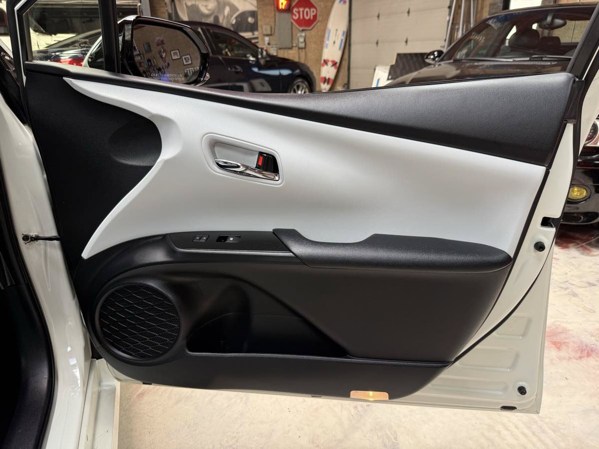 Used 2017 Toyota Prius Four Touring w/ Premium Convenience Package FWD image 31