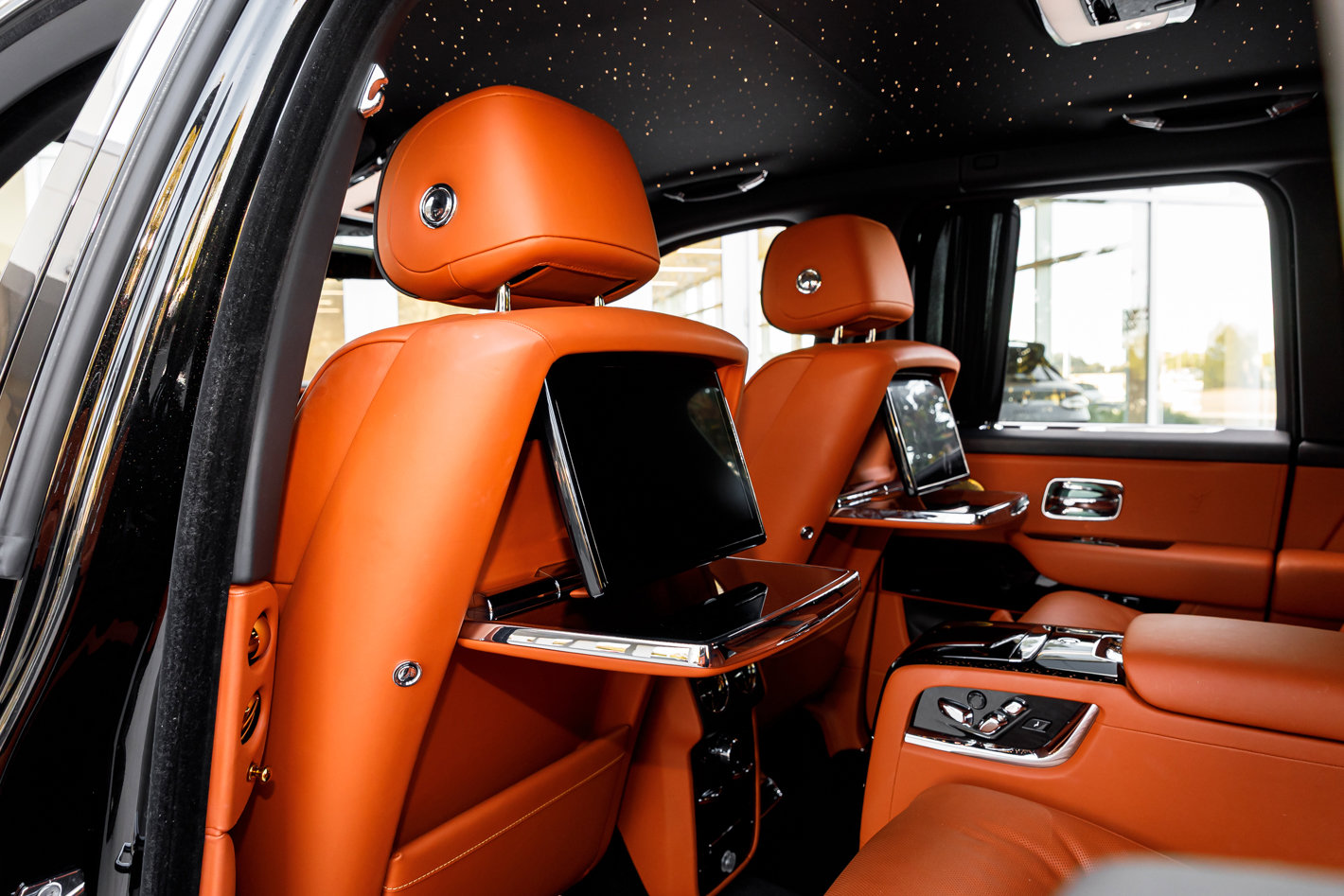 Used 2024 Rolls-Royce Cullinan Base w/ Cullinan Package image 43