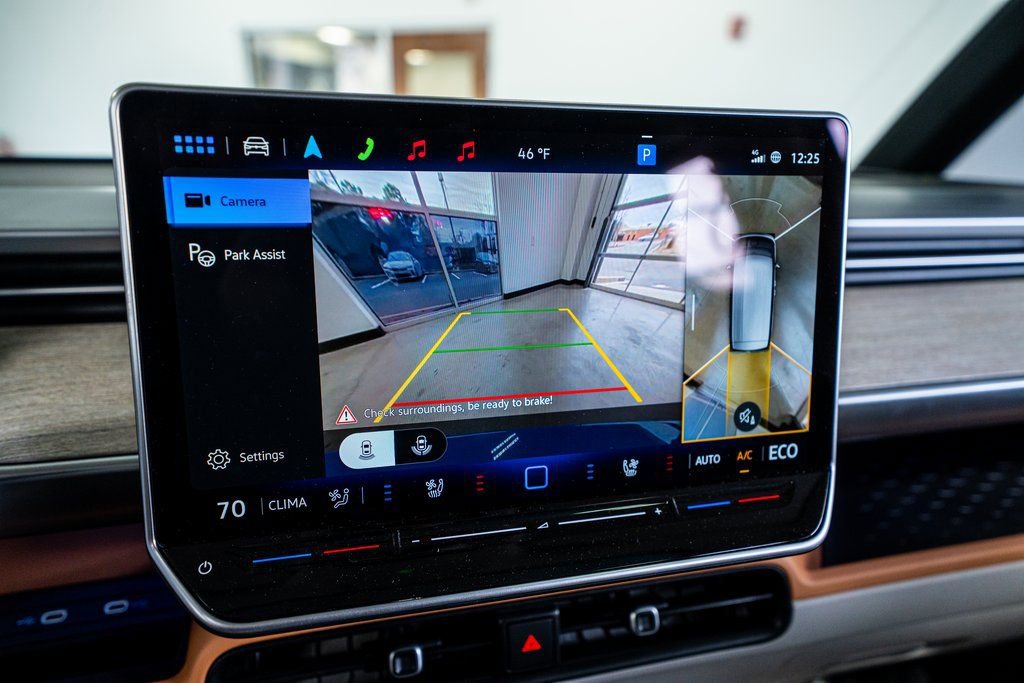 Used 2025 Volkswagen ID. Buzz 1st Edition image 43