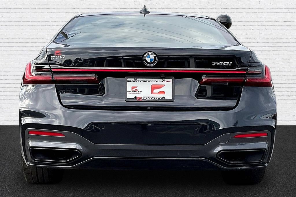 Used 2022 BMW 740i w/ M Sport Package RWD image 5
