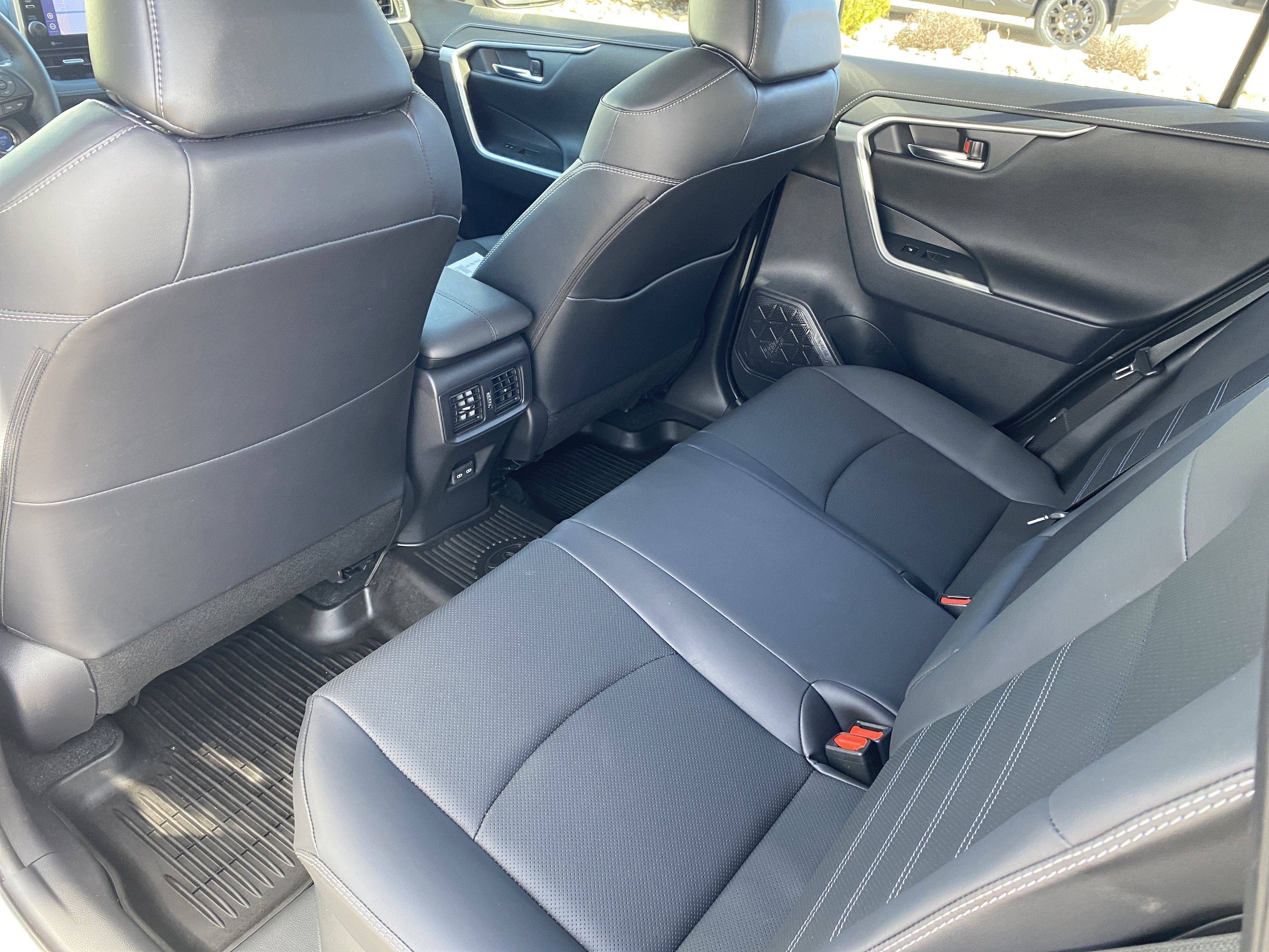 Used 2022 Toyota RAV4 Limited image 19