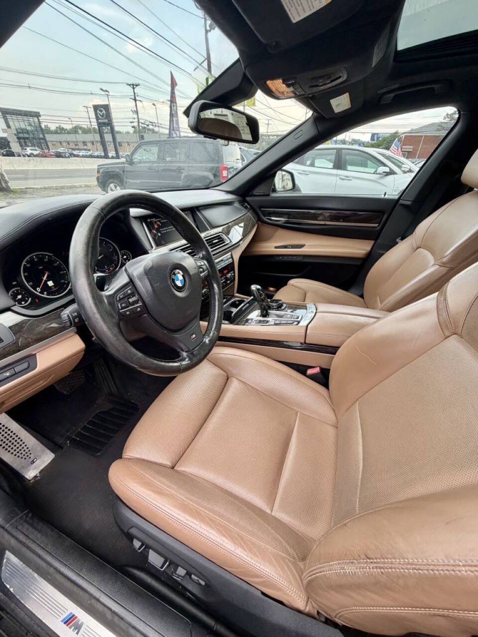 Used 2015 BMW 750Li xDrive AWD/4WD image 21