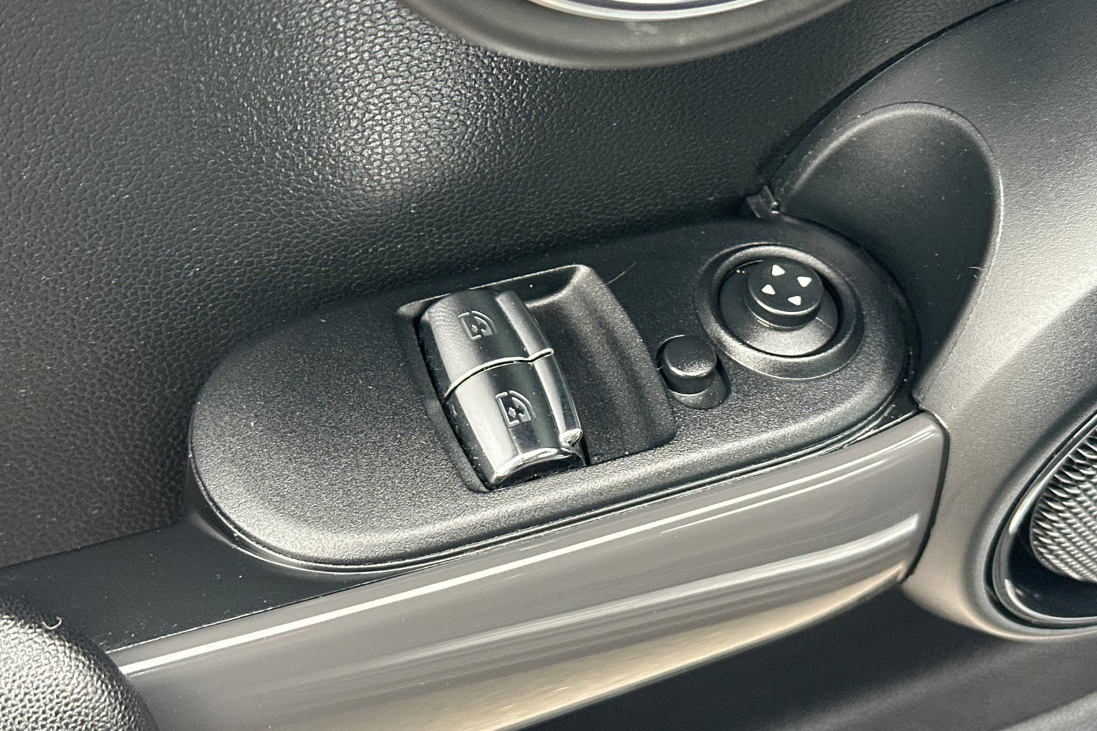 Used 2016 MINI Cooper 2-Door Hardtop FWD image 12