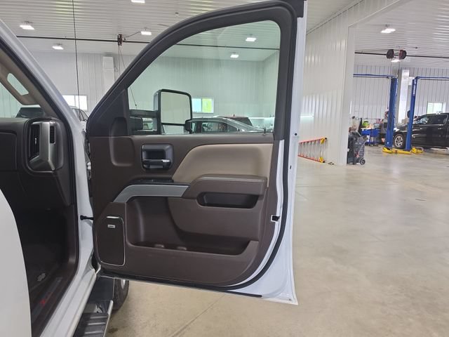 Used 2017 Chevrolet Silverado 2500 LTZ w/ Vortec Plus Package AWD/4WD image 31