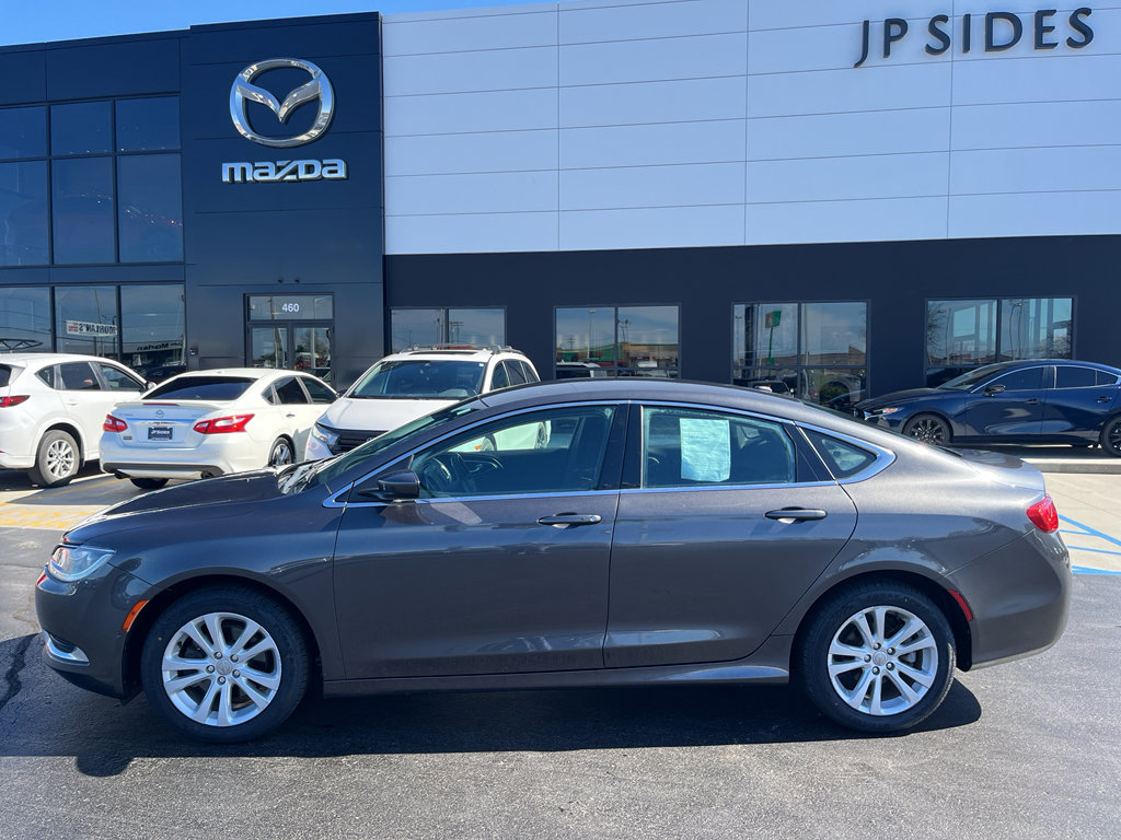 Used 2016 Chrysler 200 Limited w/ Convenience Group image 2