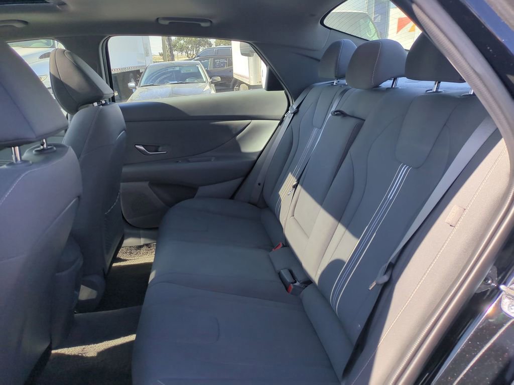 Used 2025 Hyundai Elantra SEL FWD image 27