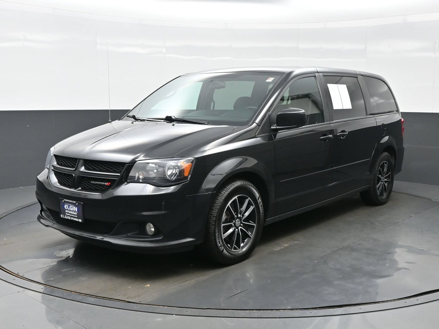 Used 2017 Dodge Grand Caravan GT FWD image 2