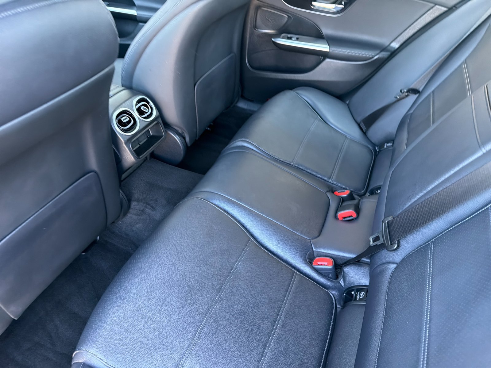 Used 2025 Mercedes-Benz C 300 Sedan image 13