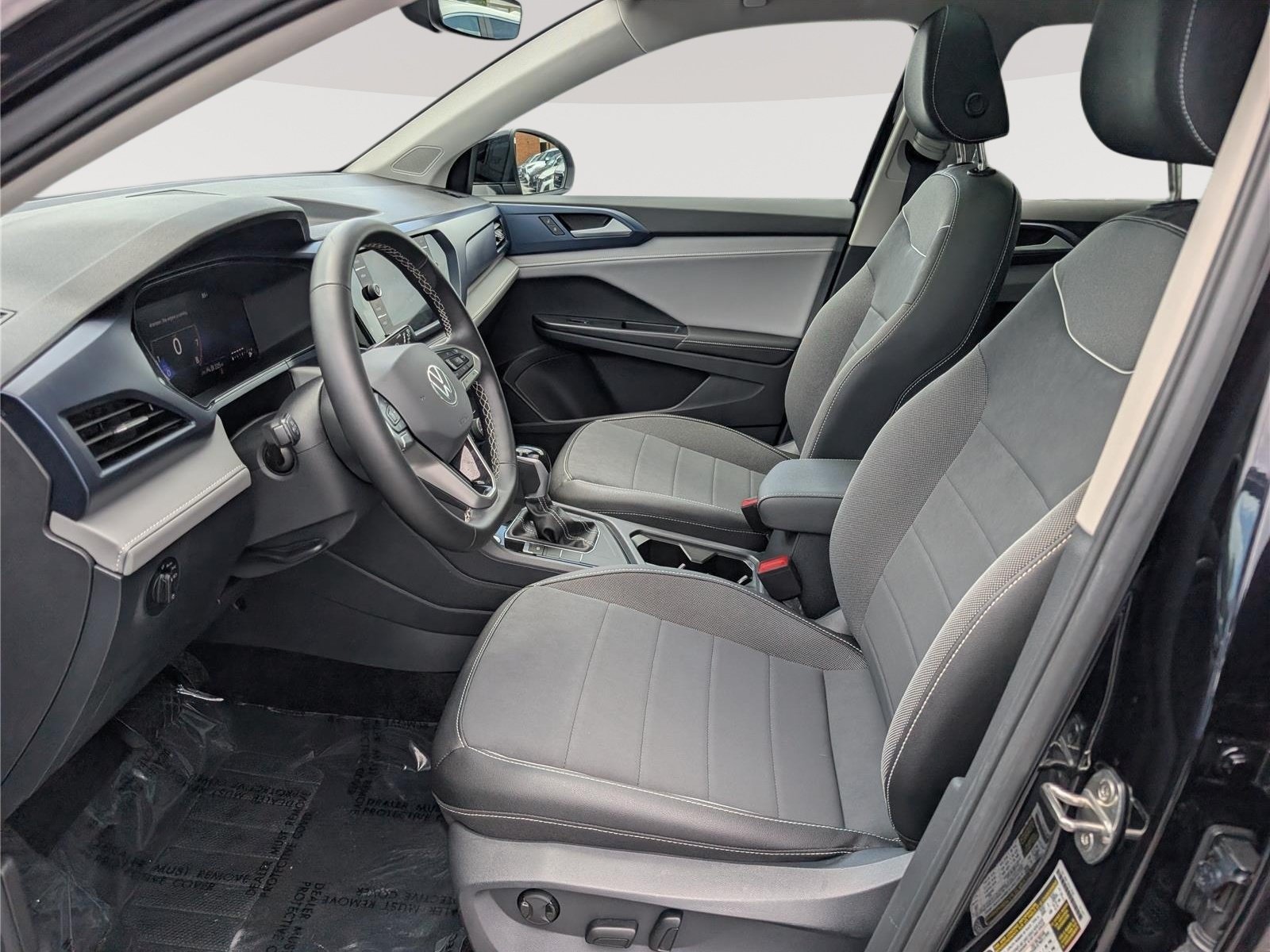 Used 2024 Volkswagen Taos SE w/ Panoramic Sunroof Package FWD image 16