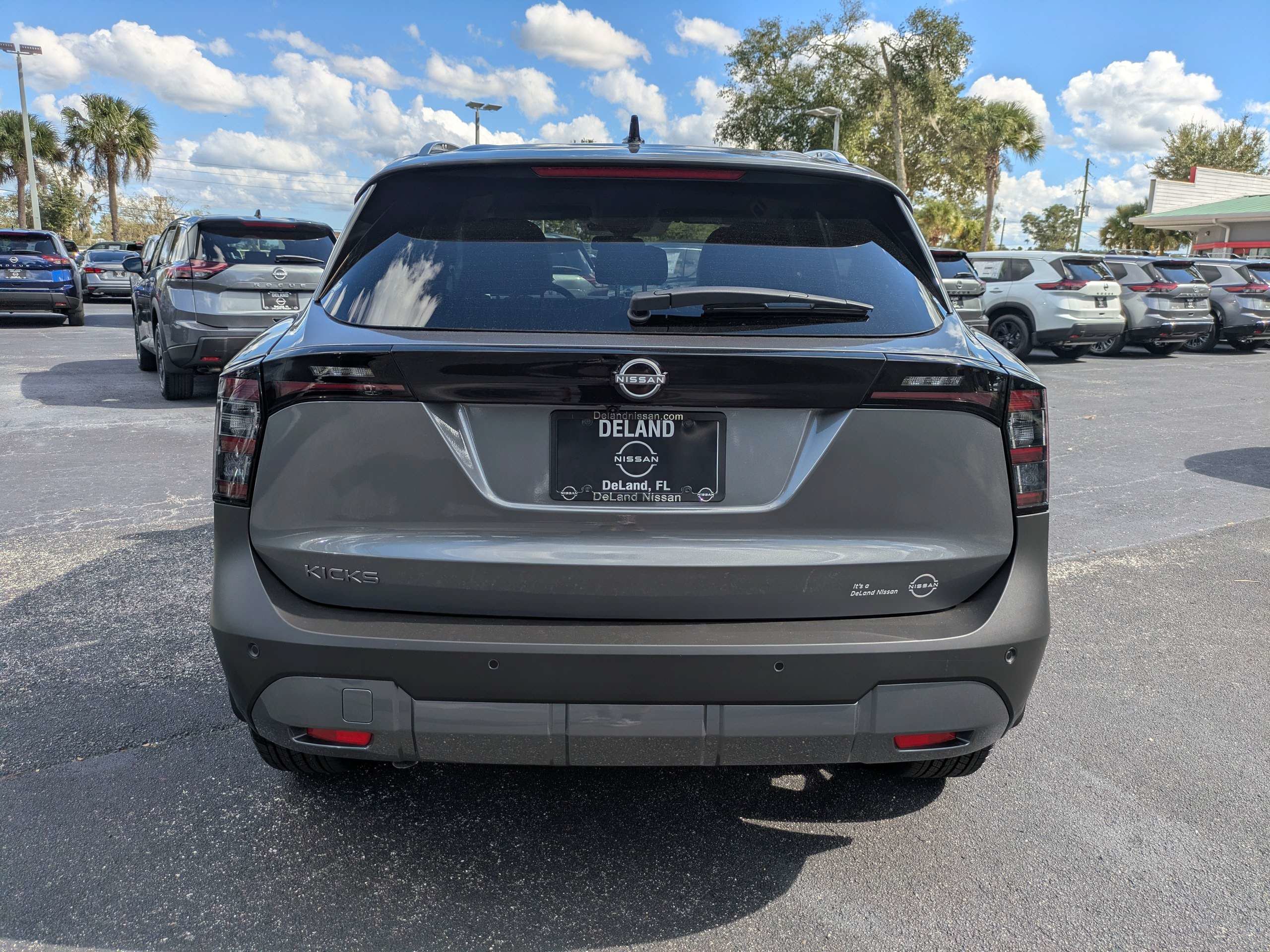 New 2027 Nissan Kicks SR FWD image 5