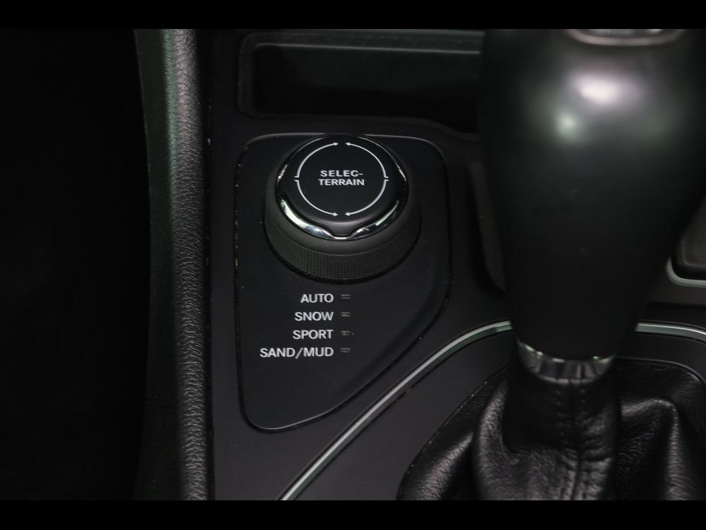 Used 2022 Jeep Cherokee Latitude Lux AWD/4WD image 27