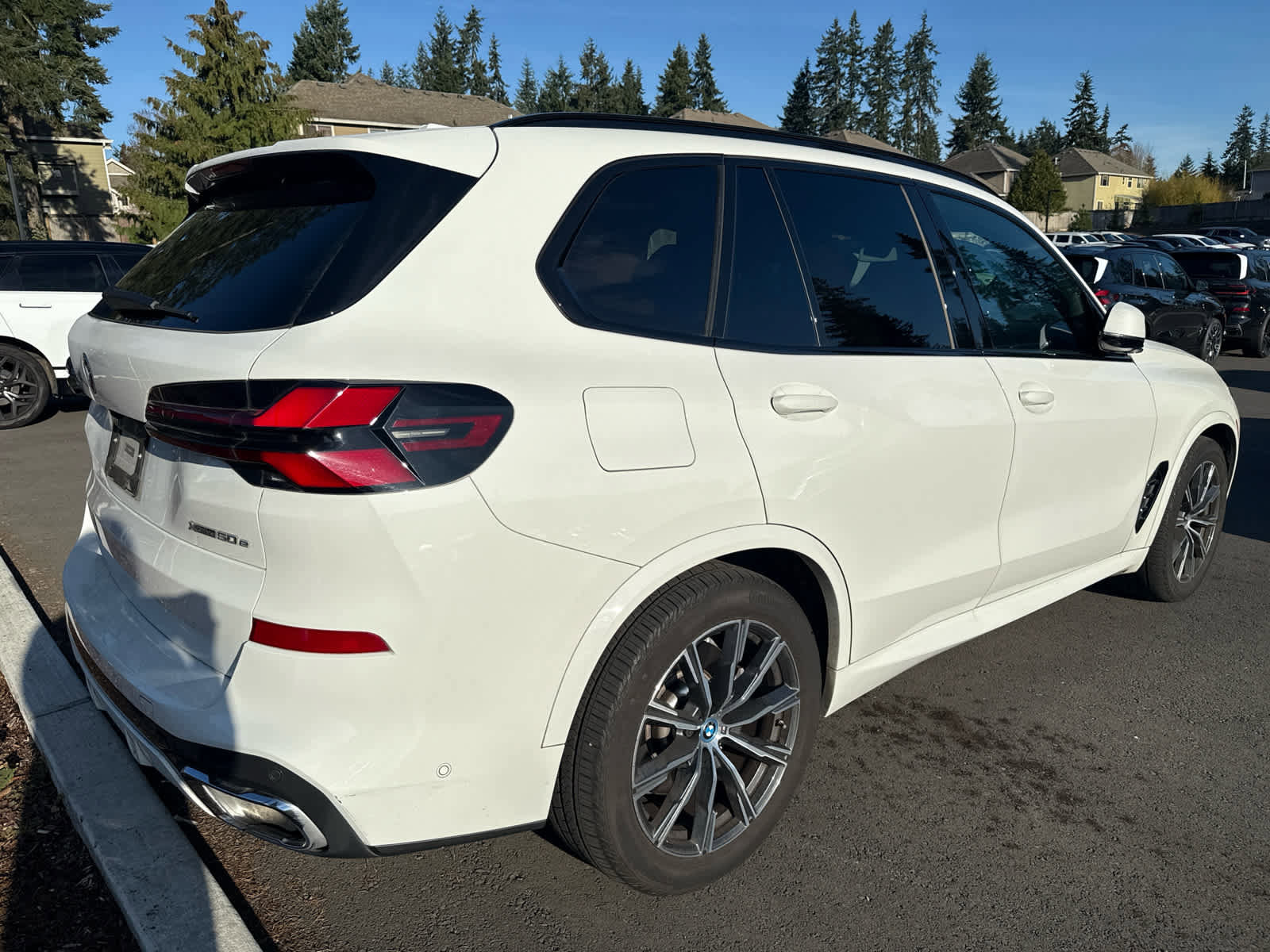 Used 2025 BMW X5 xDrive50e w/ M Sport Package image 6