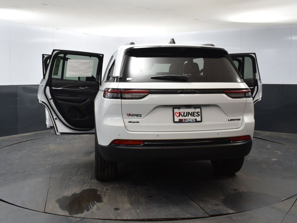 Used 2025 Jeep Grand Cherokee Limited w/ Luxury Tech Group II image 57