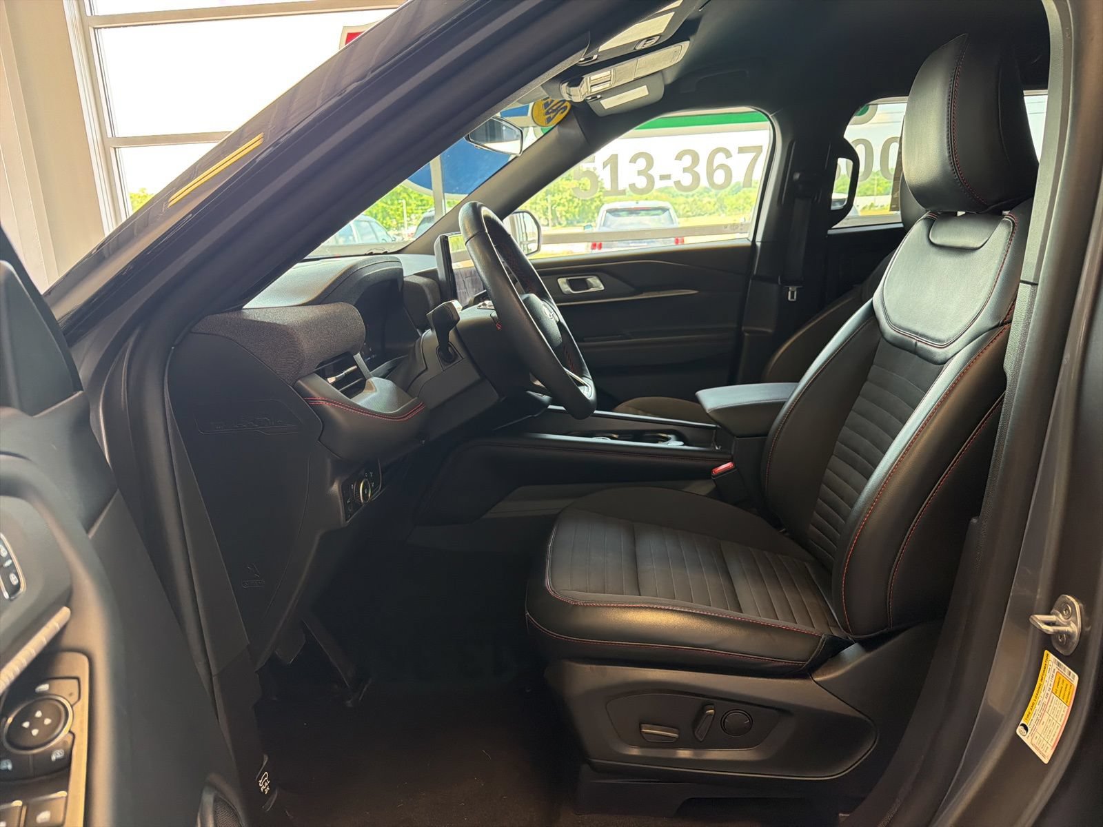Used 2025 Ford Explorer ST-Line w/ ST-Line Street Pack AWD/4WD image 19