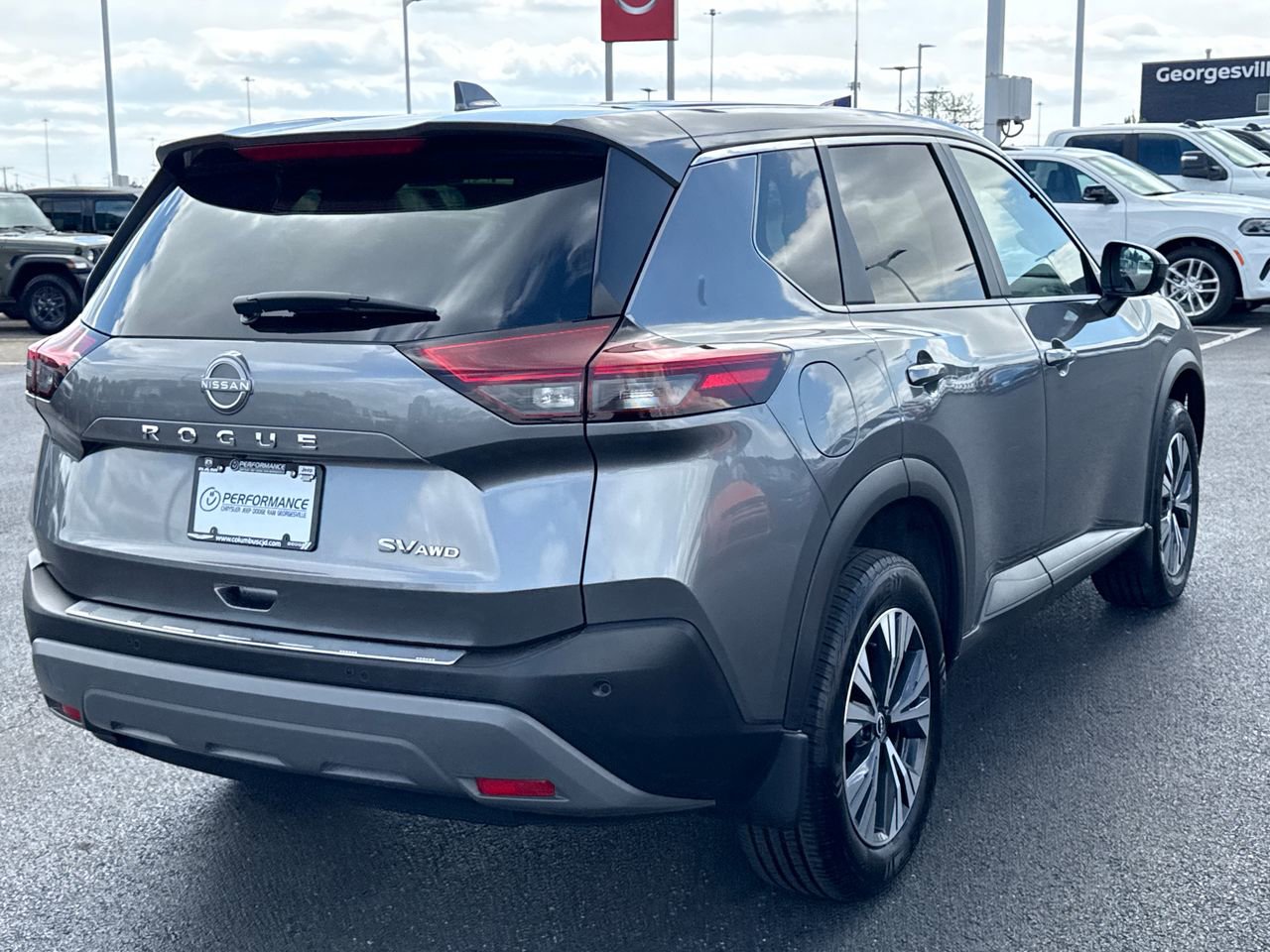 Used 2023 Nissan Rogue SV AWD/4WD image 3