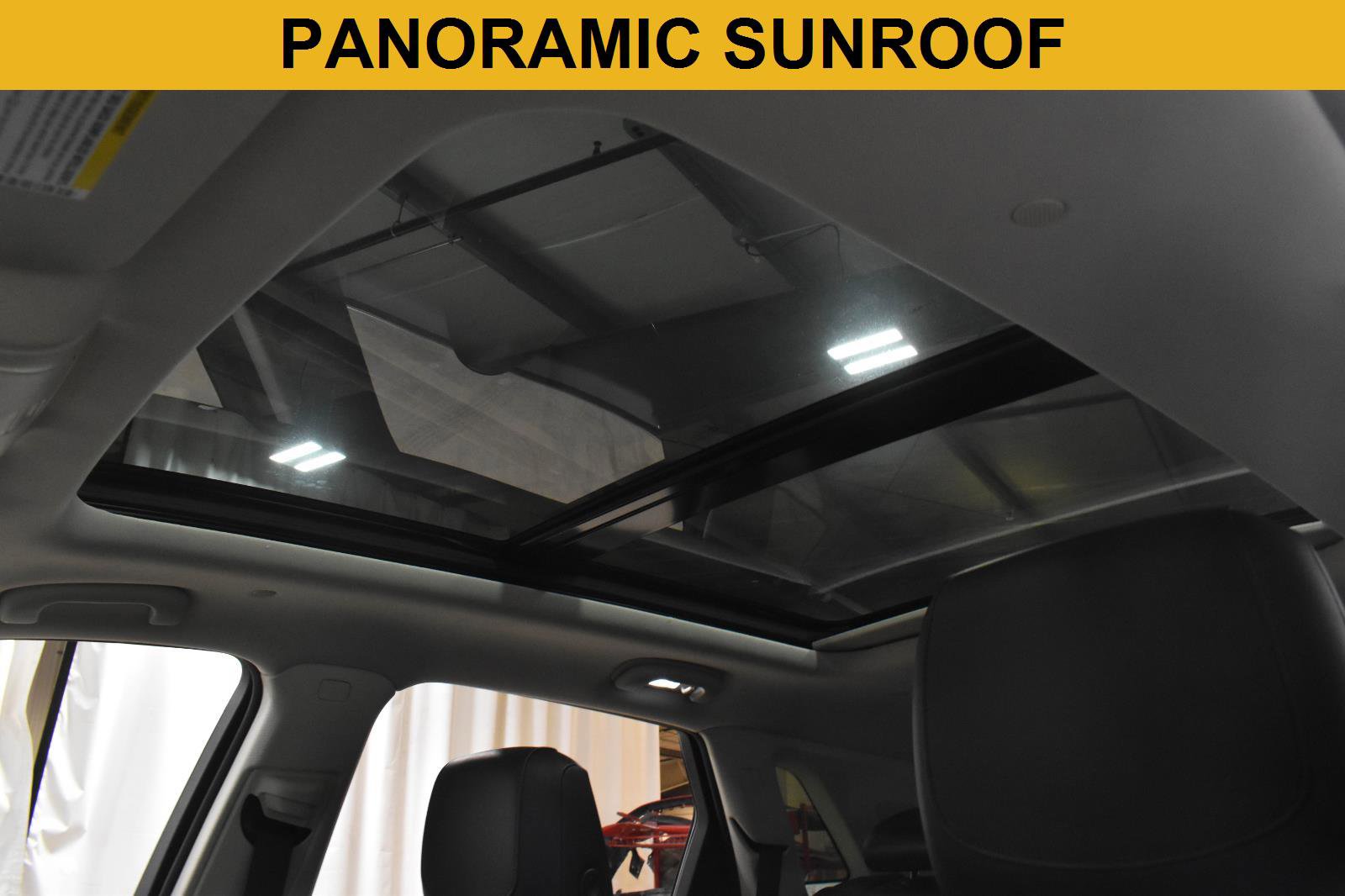 Used 2018 Cadillac XT5 Luxury w/ Driver Awareness Package image 3