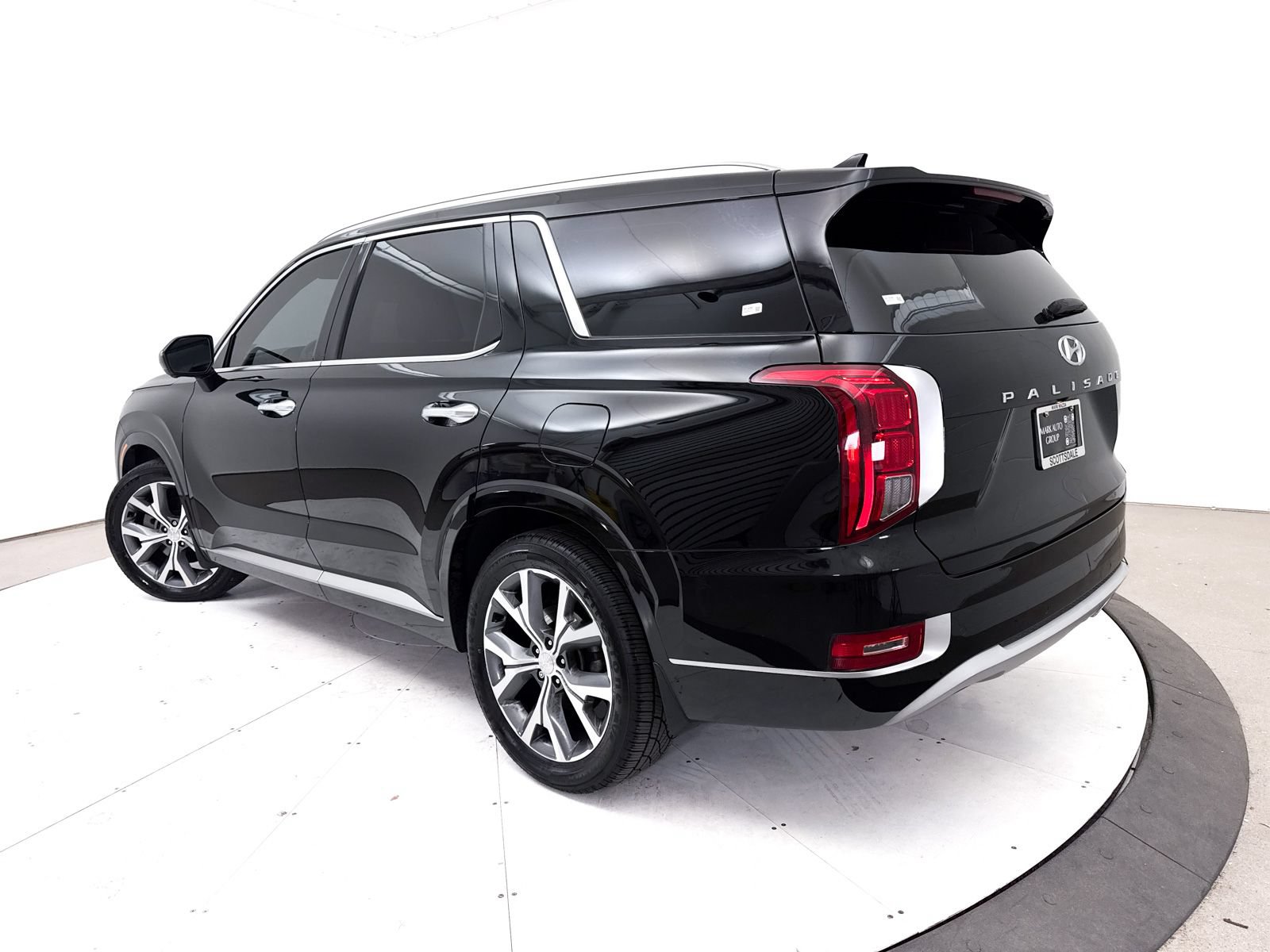 Used 2022 Hyundai Palisade Limited FWD image 2