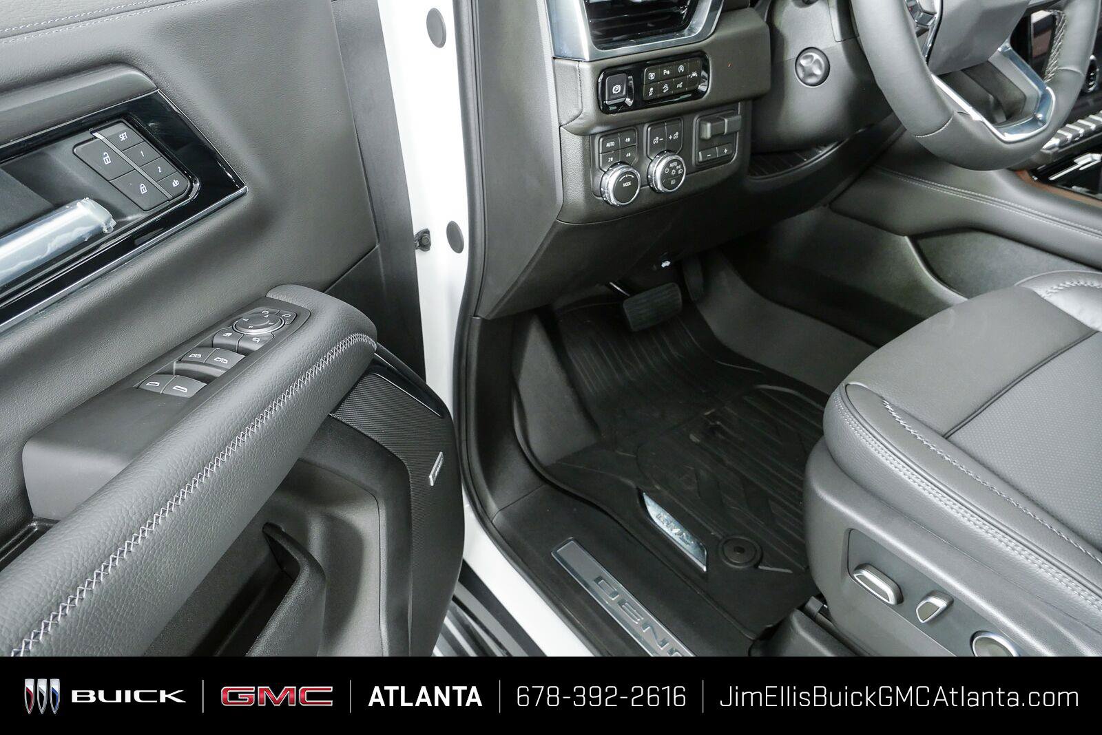 New 2026 GMC Yukon Denali w/ Advanced Technology Package AWD/4WD image 9