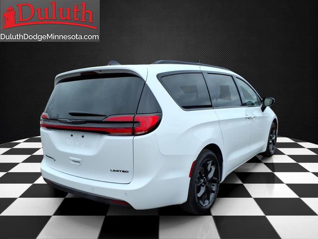 Used 2025 Chrysler Pacifica Limited FWD image 5